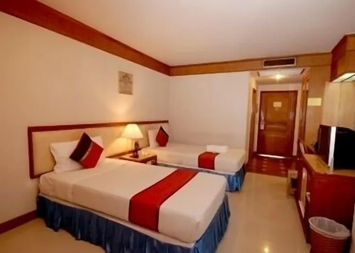 Silom Avenue 3*