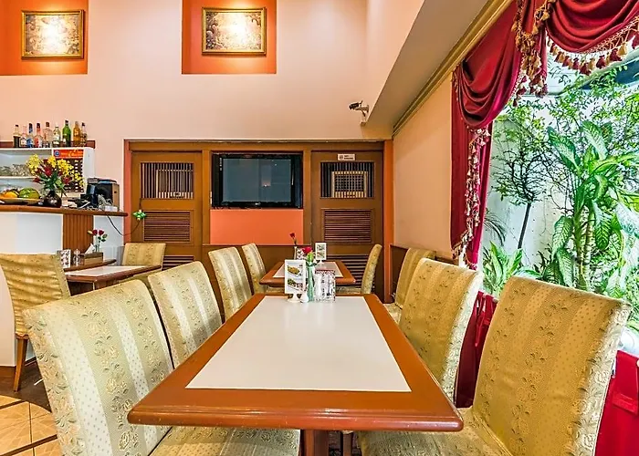 Silom Avenue 3*