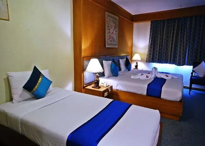 Silom Avenue 3*